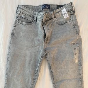 NWT GAP GREY ACID WASH SUPER STRECH SKINNY JEANS SHORT LENGTH